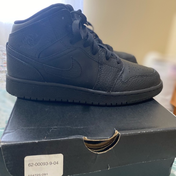 Air Jordan 1 MID (GS) 5.5 Y - Picture 5 of 5